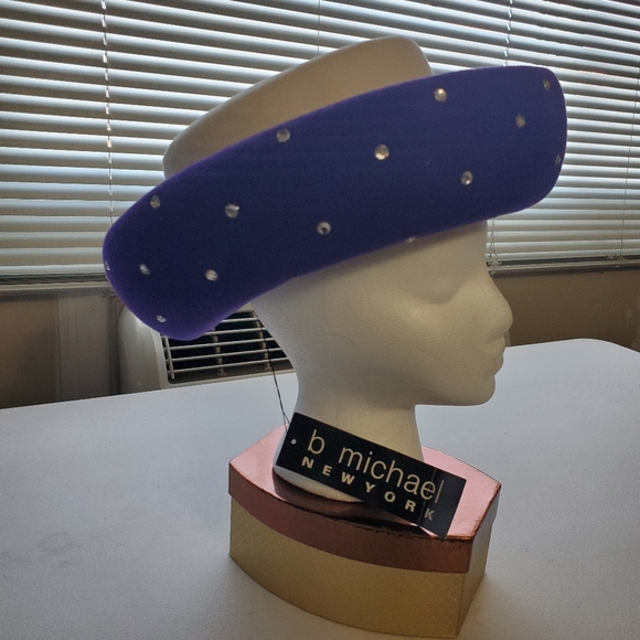 Hat - Picture 2 of 4